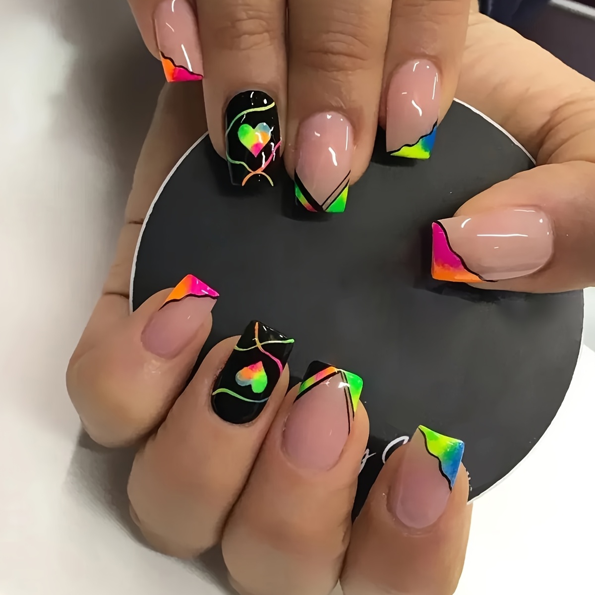 TEMU Améliorez Ensemble Complet de 24pcs Faux Ongles Carrés Courts, avec de Cœurs Colorés, Inclut 1pc de Jelly Auto-Adhésif et 1pc de Brosse, Parfait