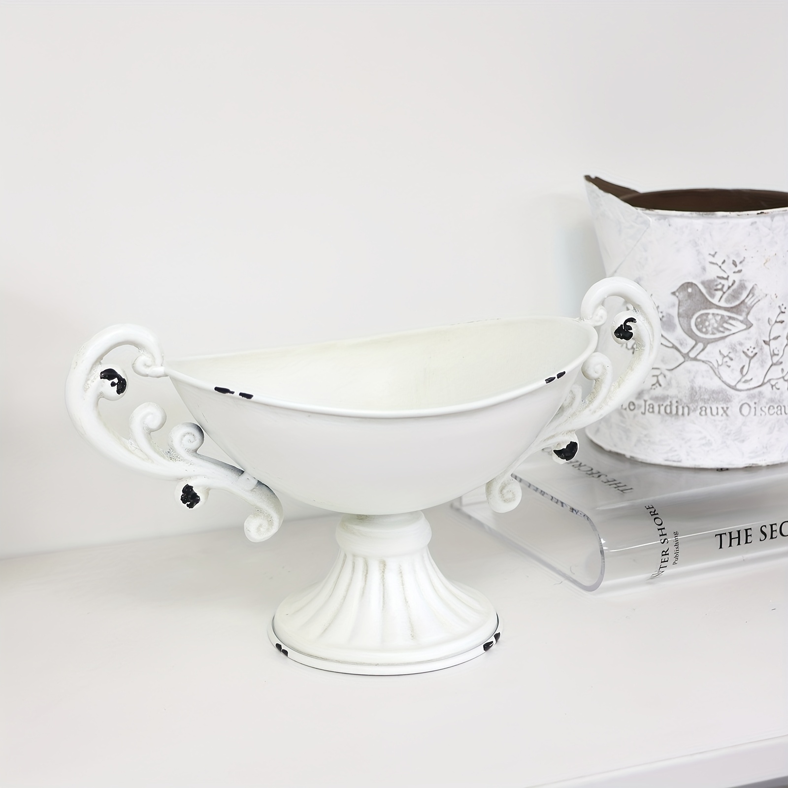 Image of Sturdy Iron-made Flower Pot, Perfect For Wedding Centerpieces, Elegant Garden Vase For Metal Flowers, Decorative Urn Planter For Home