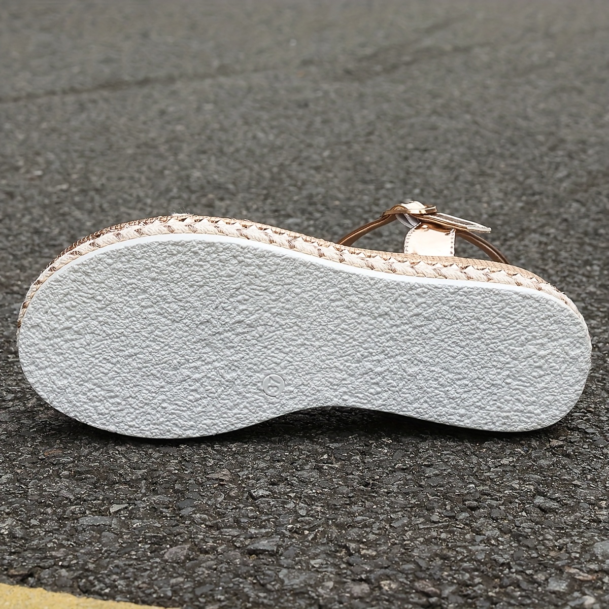 2025 new womens summer golden lightweight luxury fashionable comfortable versatile shoes Product details 3