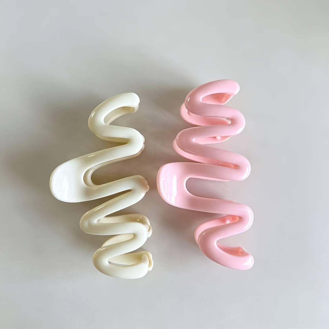TEMU Ensemble de 2 pinces à cheveux ondulées pour femmes, pince à griffes brillante et mate en résine, pince à chignon Y2K facile et polyvalente,