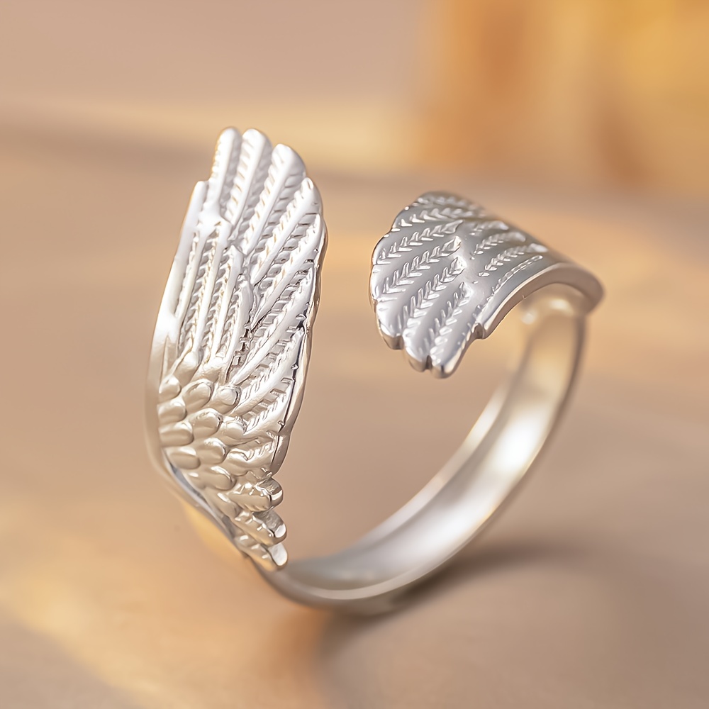 1pc Elegant Minimalist Wings Stainless Steel Ring Unisex - Personalized Feather Style 18k Golden Plated Unisex Finger Ring - Suitable For Daily Wear, Banquets, And Gifts For