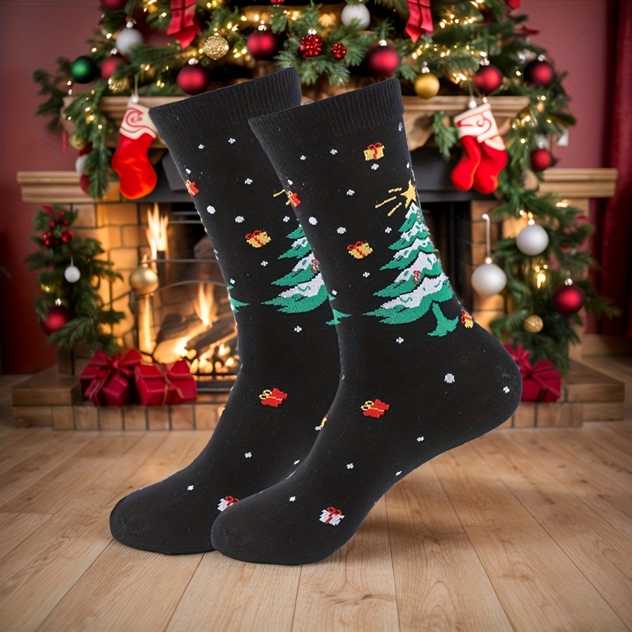 TEMU A Pair Of Men's Christmas Tree Gift Socks With Snowflake Patterns, Featuring A Black Christmas Theme, Comfortable And Breathable, Suitable For