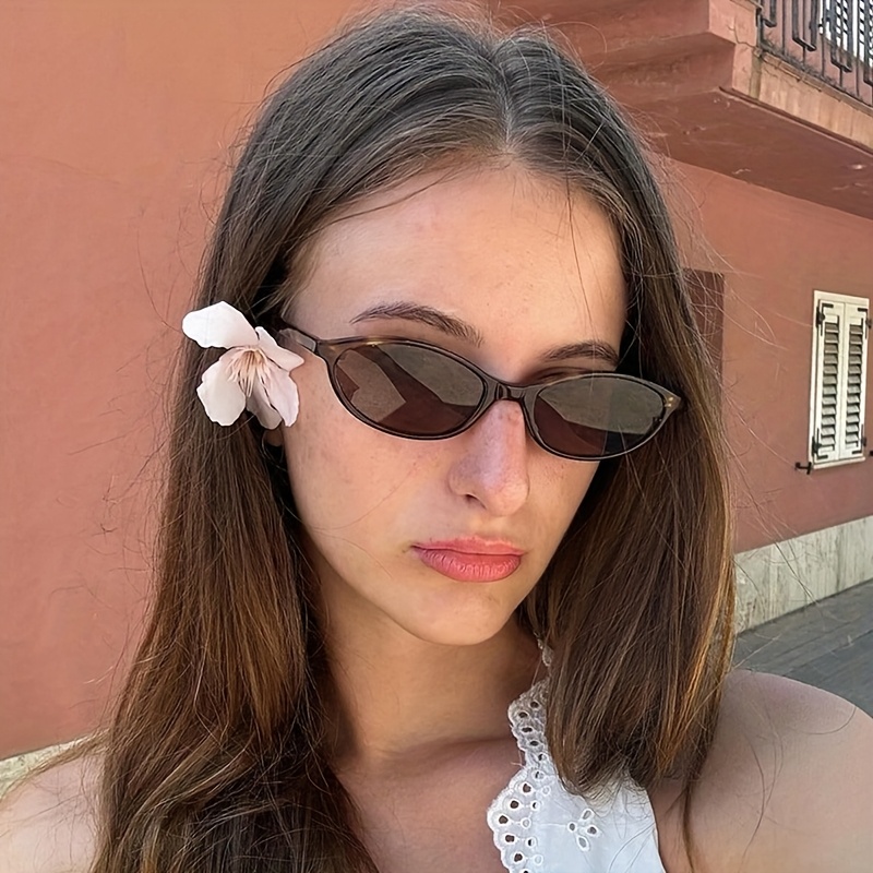 1 pair of womens fashionable oval frame glasses