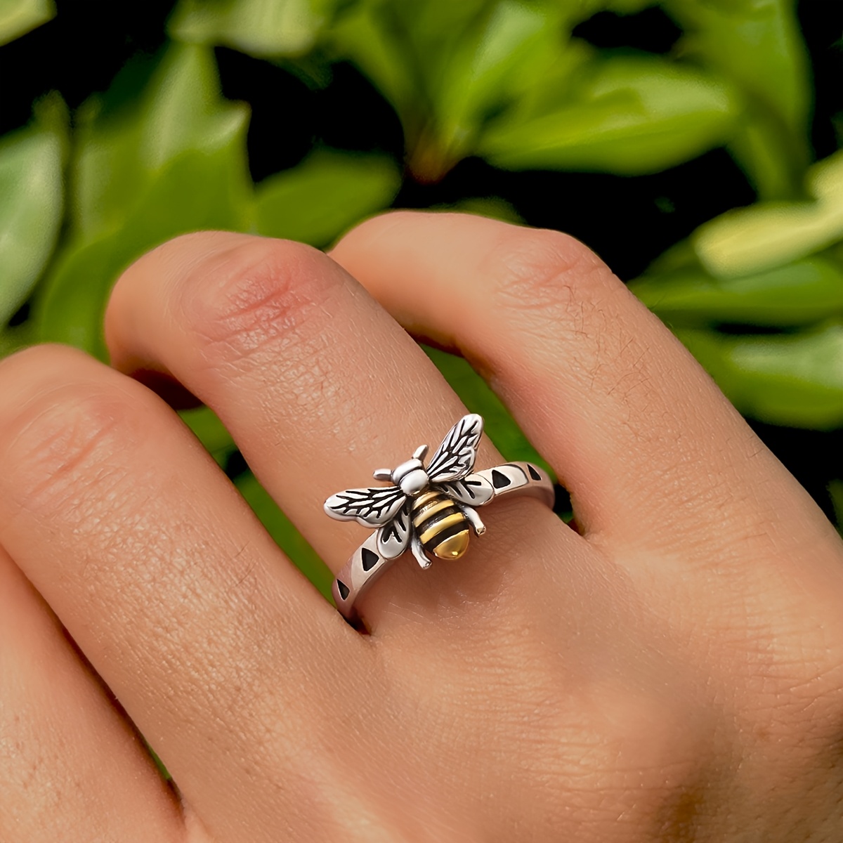 Women's Vintage Bee Ring, Perfect Gift for Special Occasions