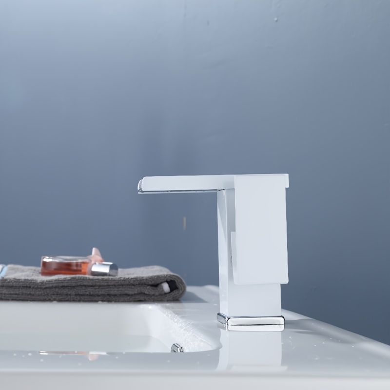 Zlewozmywak z miedzi z oświetlaną kranikiem, zapewniający gorącą i zimną wodę mieszankę do domowych łazienek, z funkcją regulacji temperatury i trójkolorowym designem zmieniającym kolor.