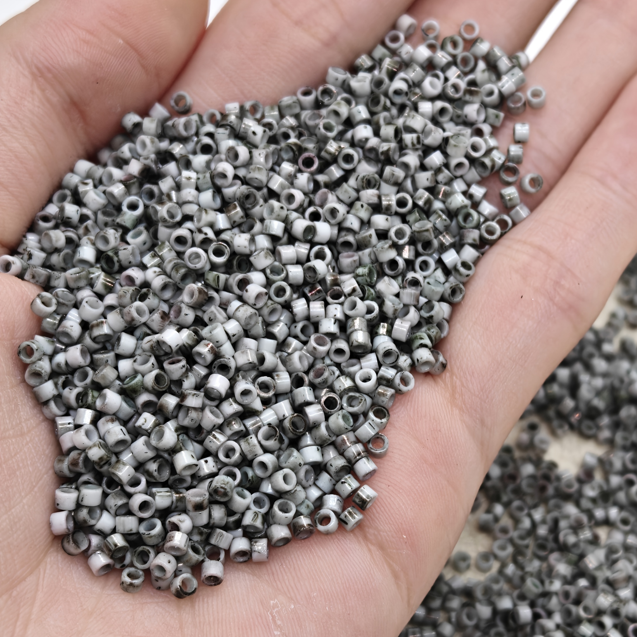 18 Colors Beading Kit with 2.5mm Glass Seed Beads