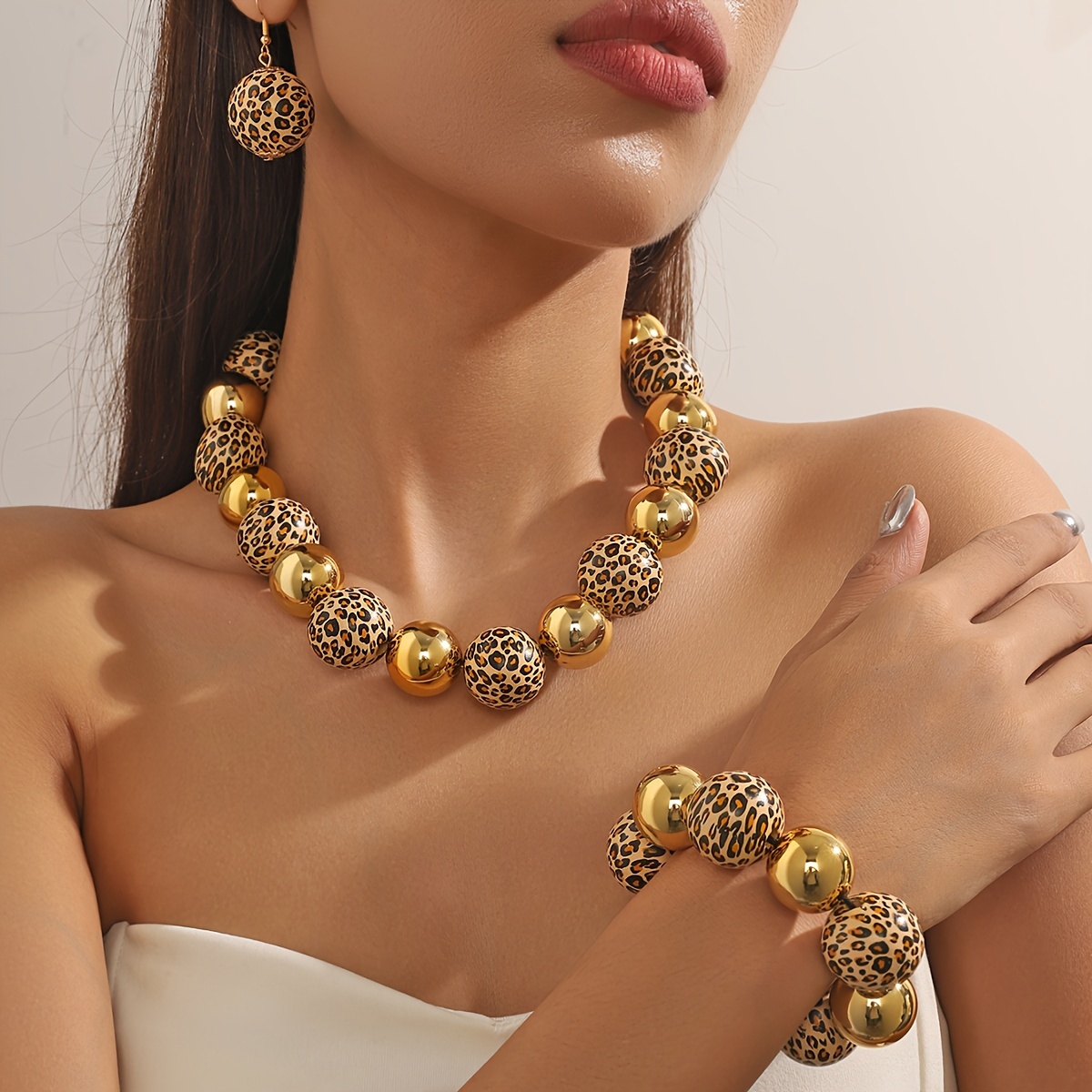 Image of A 4pcs Set Of Unique And Fashionable Vintage Handmade Beaded Jewelry Featuring Leopard Print Patterns. This Niche Design An Elegant And , Featuring A Large Round Bead Necklace And Bracelet Set