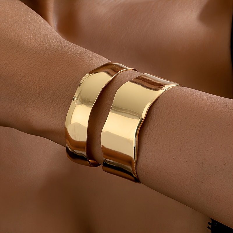 TEMU Un bracelet manchette ouvert double couche géométrique et élégant pour femmes, avec un style punk de rue unique