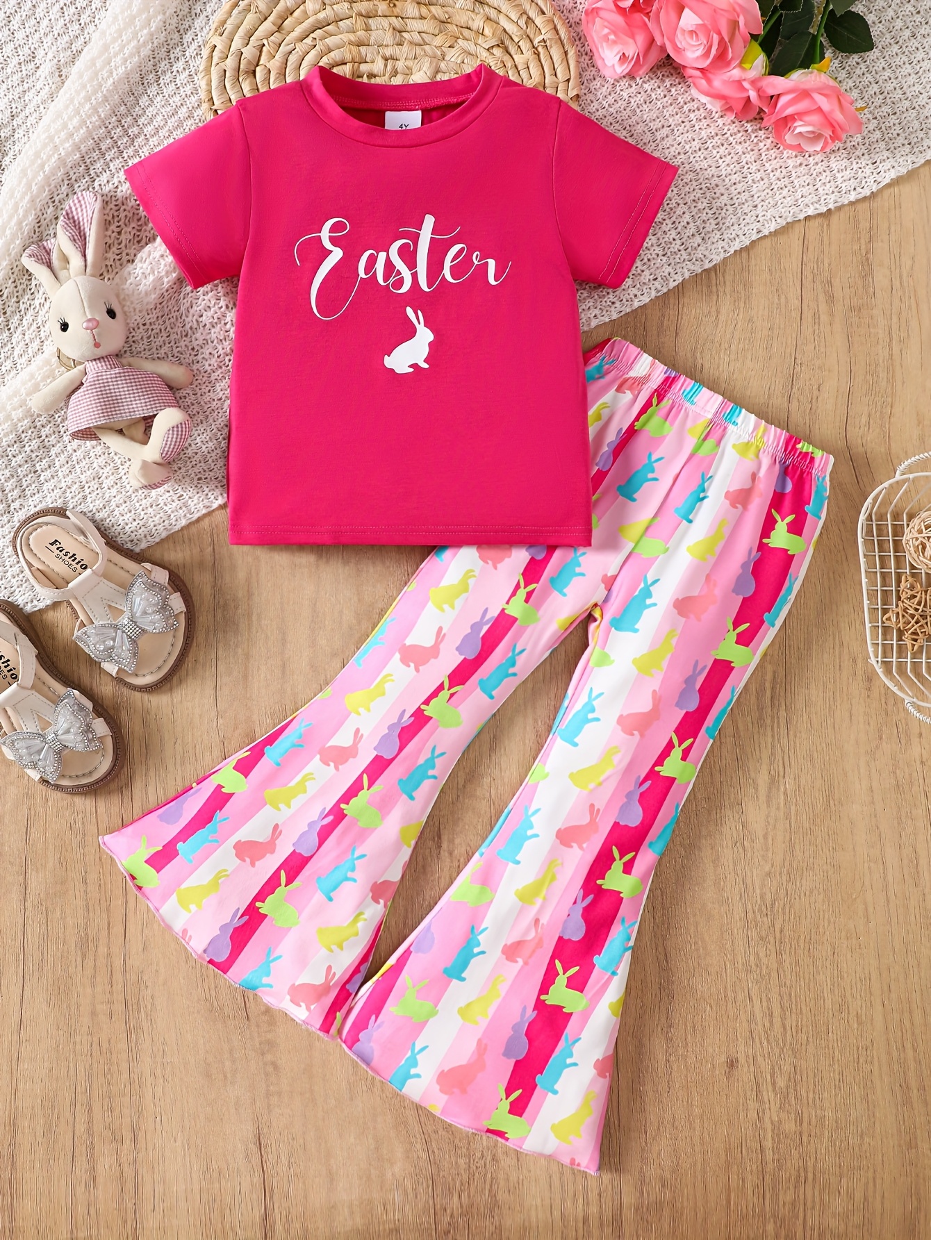Gil Easte Outfit Shot Sleeve Bunny T-Shi+Flaed Bell