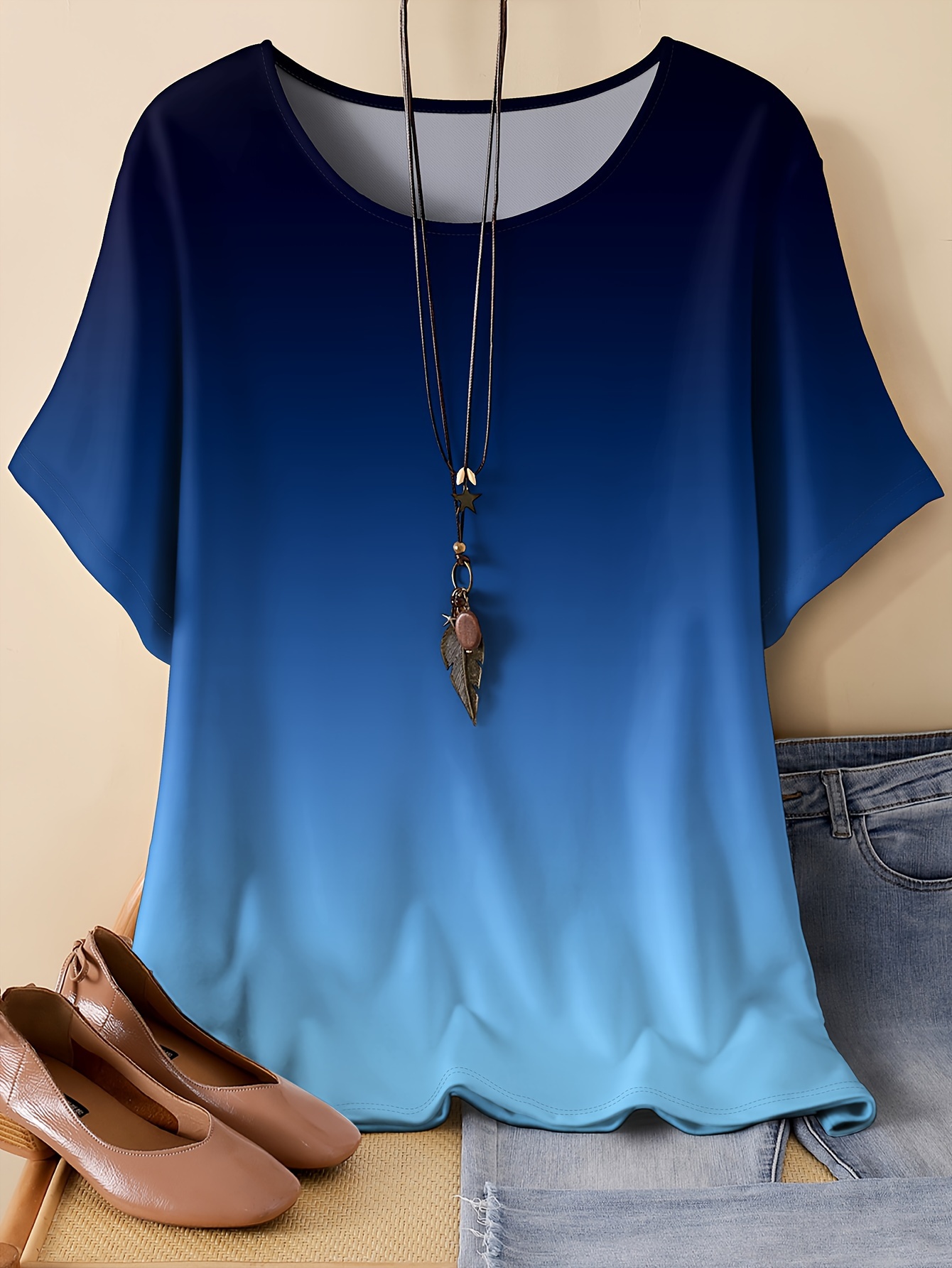 Plus Size, Oriented Plus Size Minimalist Two-Tone Print T-Shirt Spring/Summer Casual Round Neck Short Sleeve Top for Women, No Accessories Included