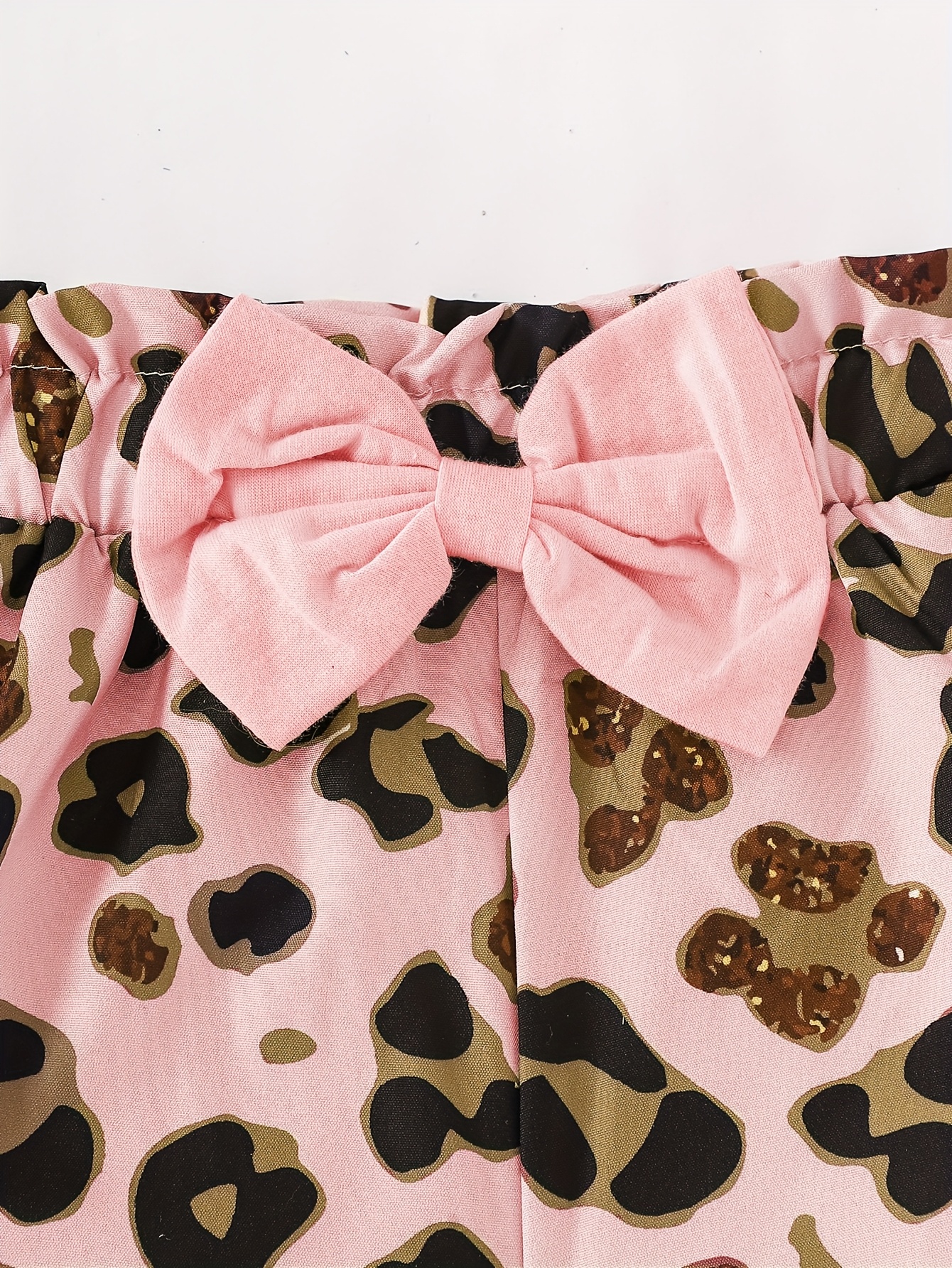 Girls' Fashion Summer Shorts Set with Leopard Print Irregular Collar and Ruffle Design Top, Perfect for Outdoor