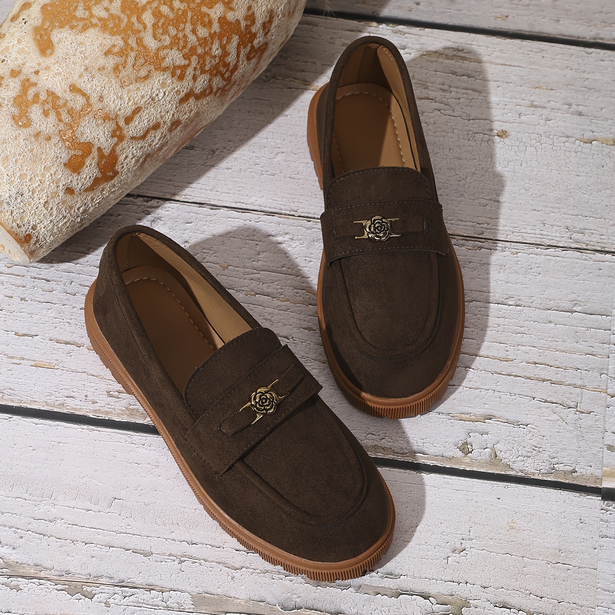 TEMU moccasins en velours confortables à semelle épaisse pour femmes, chaussures avec embellissements floraux en métal, chaussures plates formelles