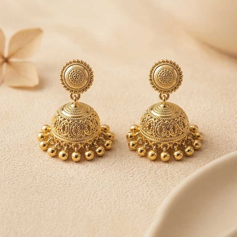 TEMU Une paire de boucles d'oreilles rétro style cour indien avec cloches - Motif en relief - Design à gland de perles - Matériau en cuivre - Boucles
