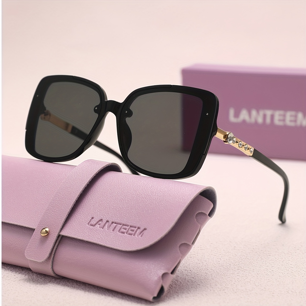 LANTEEM 1 Offers Stylish Square Glasses for Women Adorned with Rhinestones, Suitable for Both Men And Women. These Fashionable And Unique Plastic Glasses Come with a Gift Box And a Soft Pouch, Perfect for Parties, School, Shopping, Everyday Use