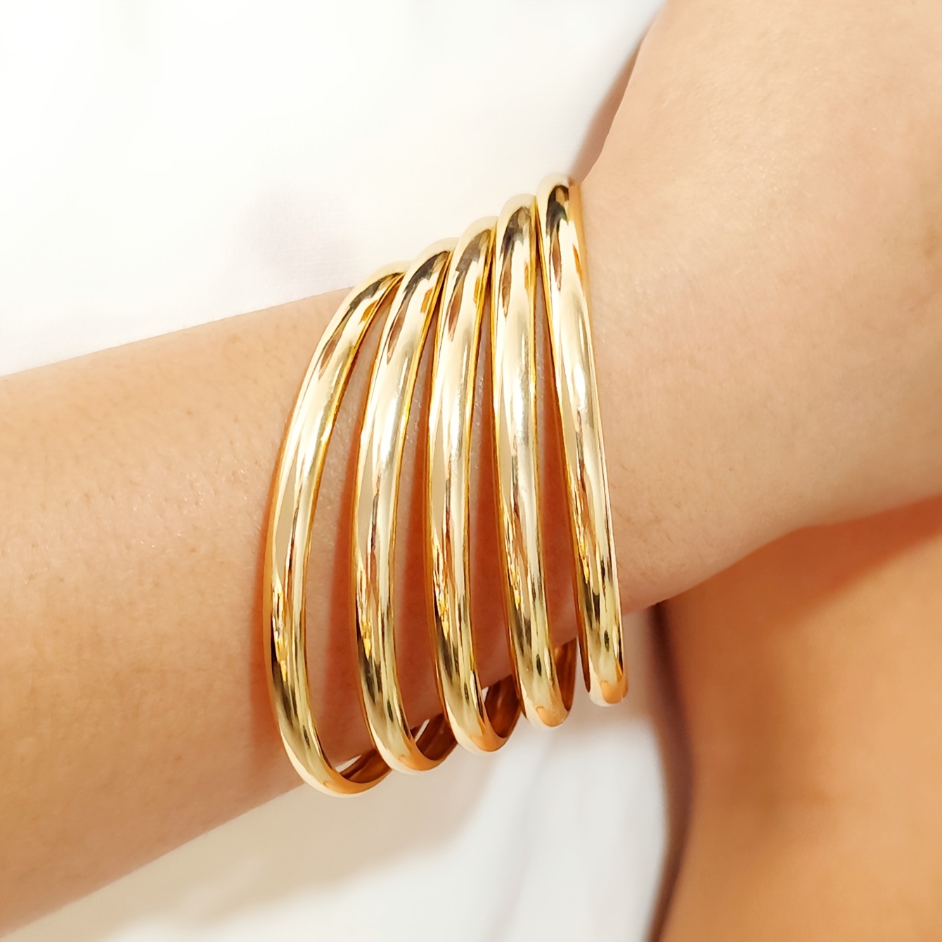 Image of 5pcs Women's Fashion S, Golden Glossy Bangles, Luxurious Metallic Texture, Daily Versatile, Festive Gatherings