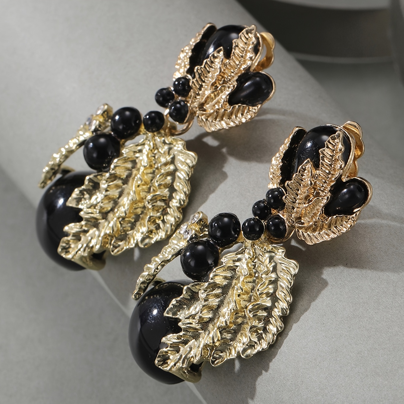 Sweet Resin Flower Ear Clips, Perfect Gift for Women