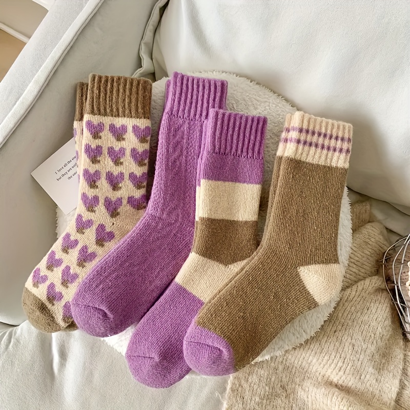 

4 Pairs Cozy Women's Knee-length Socks, Heart Pattern, Polyester & Spandex , Warm Plush Lined Winter Socks, Hand Washable