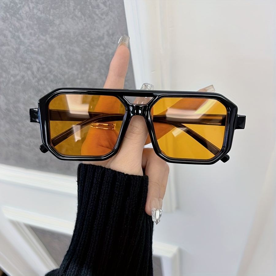 

1pc Lunettes de Mode Carrées pour Femmes & Hommes - Lunettes Rectangulaires Chic avec Verres Teintés Jaune, Monture en PC , pour la Randonnée & Tenue Décontractée