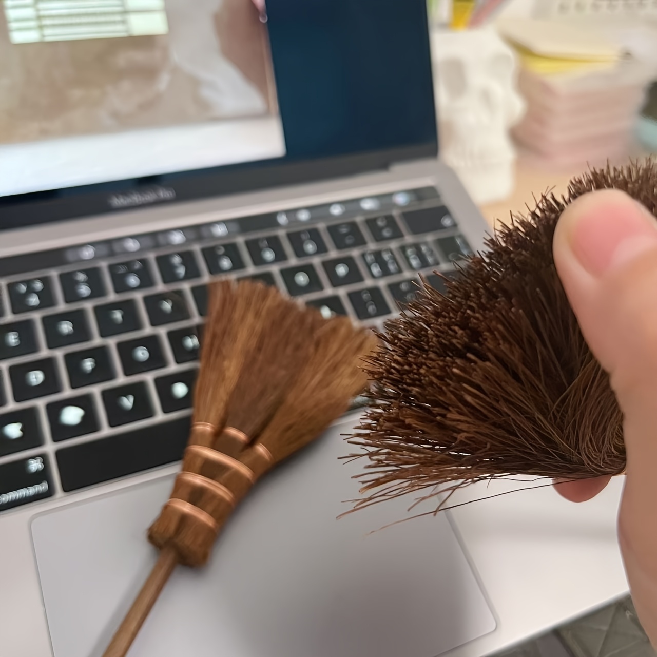 

1pc Mini Wooden Broom With Handle, Reusable Medium Firmness Cleaning Brush For Desktop, Keyboard, Living Room, Bedroom, Floor, Furniture - No Electricity Needed