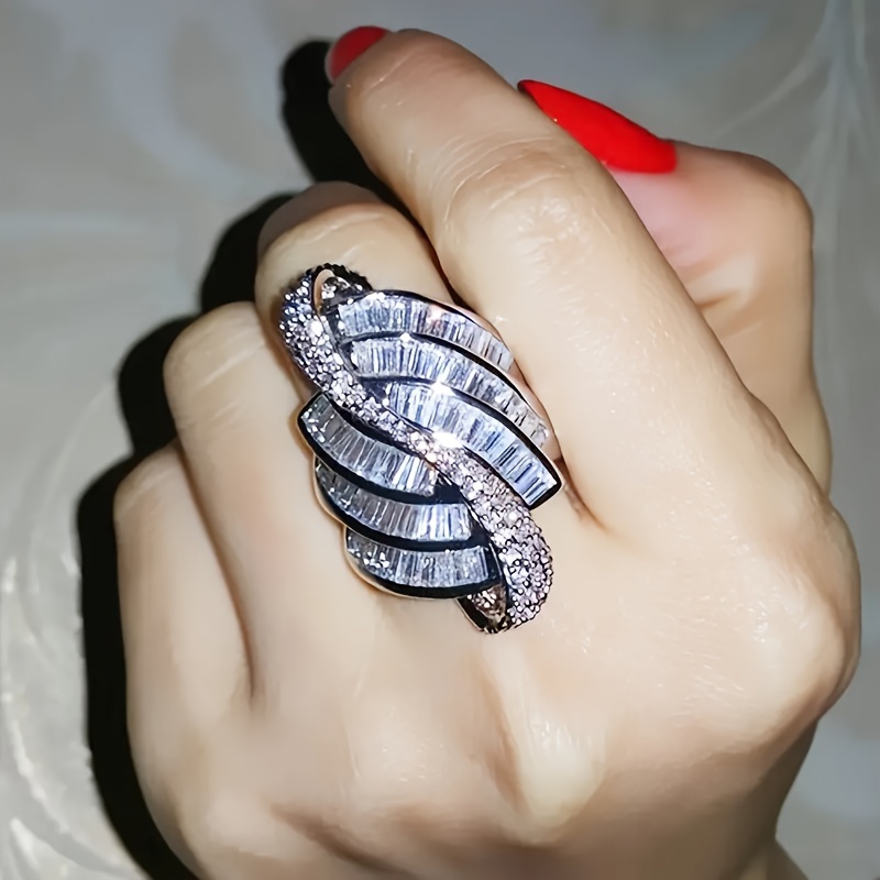 Image of Luxury Irregular Design Ring With 3 Of Sparkling Zirconia, Suitable For Women' Casual And Party Wear Jewelry