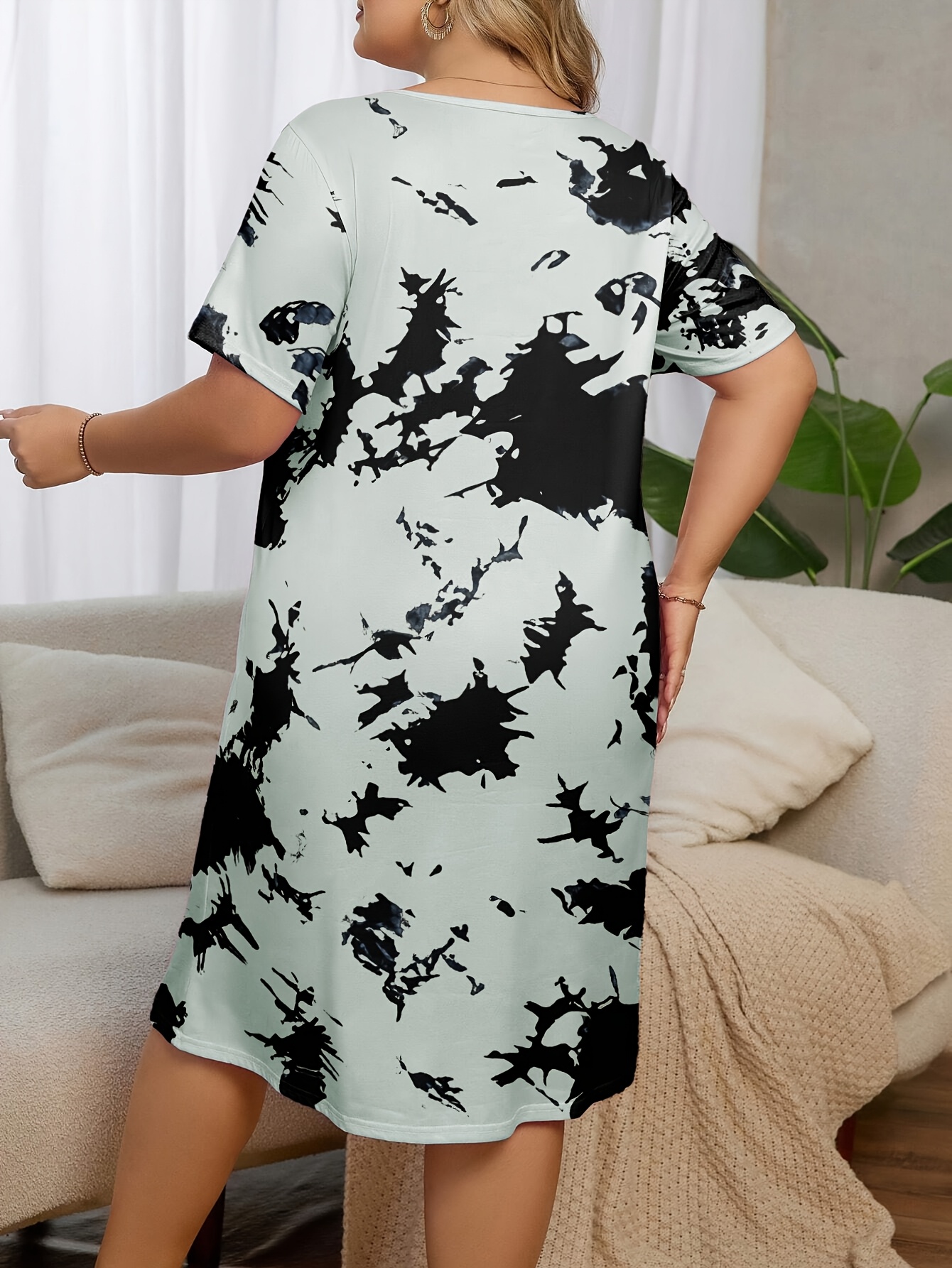 Plus Size Casual Sleep Dress, Women's Tie Dye & Heart Print Short Sleeve Crew Neck Nightdress