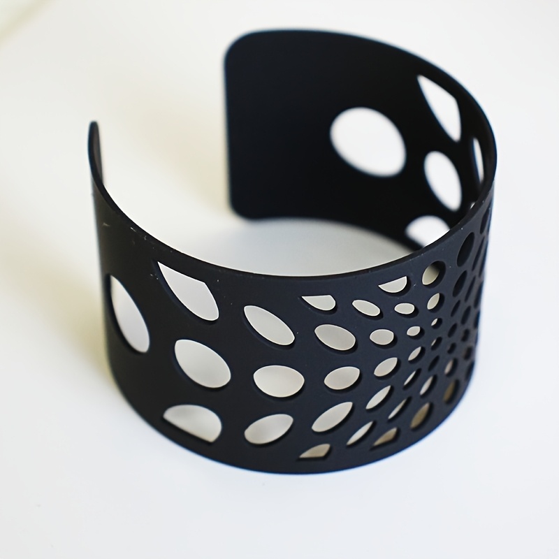 E-shop 1 Stück dunkler, hohler Eisen-Armband mit offener Öse, einzigartiges und cooles Gothic-Design, geeignet für den , Partys, Konzerte und Paare