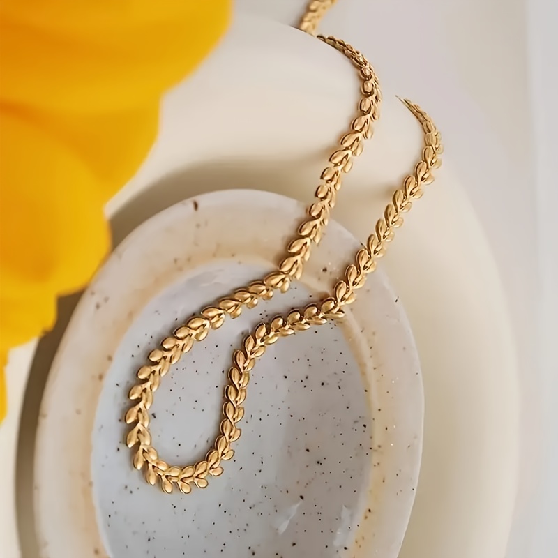 Handcrafted Leaf Shaped Link Chain for Women, Versatile Accessory