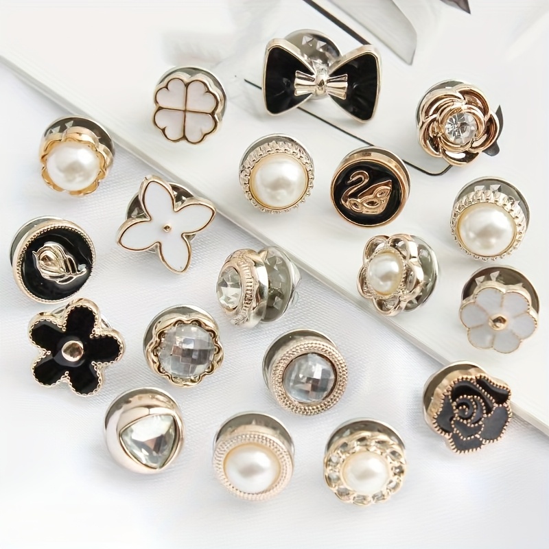 50 piezas aleatorias de elegantes   de seguridad invisibles -   metálicos antirreflejo con diseños decorativos florales, de estrellas y corazones para camisas, vestidos, chaquetas - cierres de ropa duraderos multiusos, pinzas de tela versátiles para costura, manualidades y