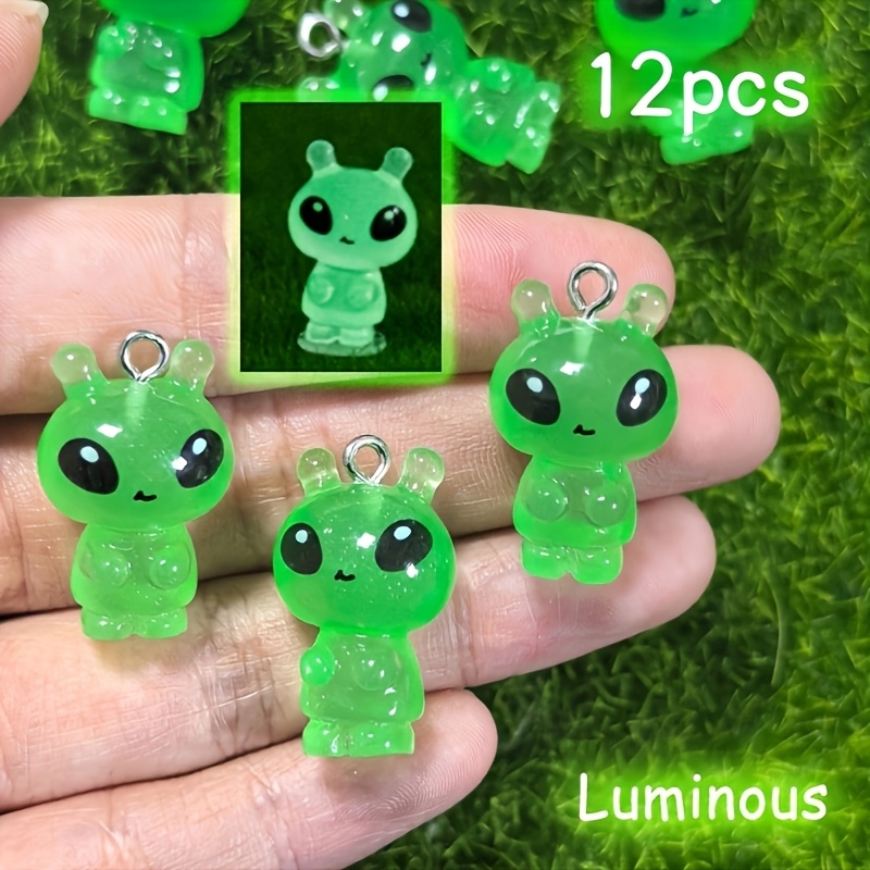 TEMU Lot de 12 pendentifs créatifs extraterrestres lumineux en résine, pendentif amusant pour collier et boucles d'oreilles lumineux pour Halloween,