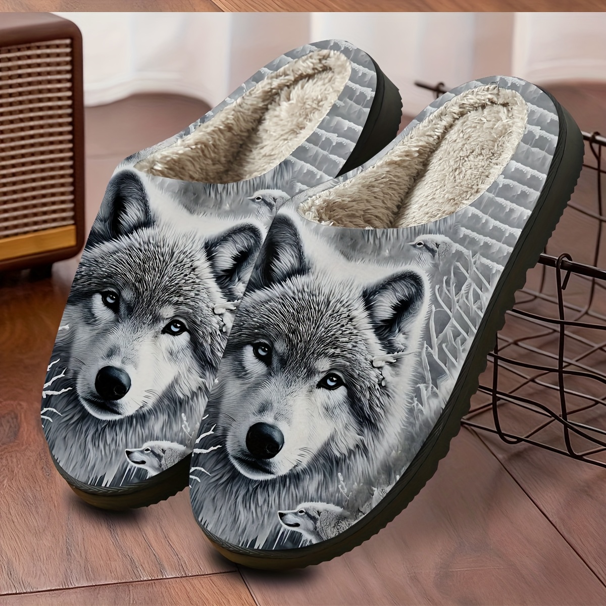 Men's Cozy Indoor Slippers With A Cute Cartoon Wolf Design, Perfect For