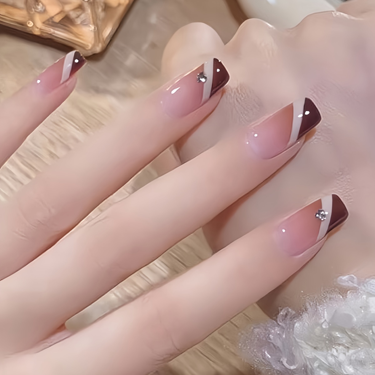 

24 Pcs Red And White Short Square Press-on Nail Tips With Glitter And Coat