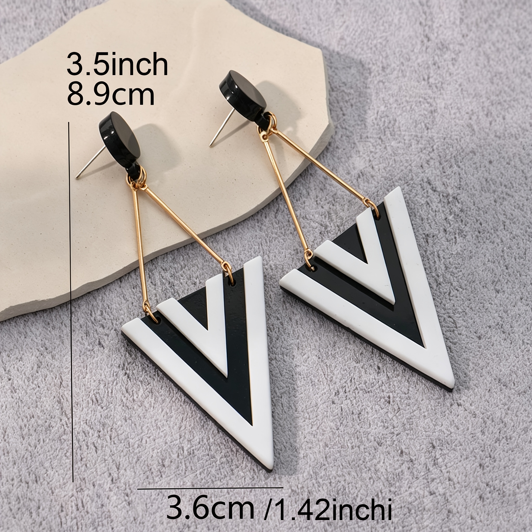 Women's 2pcs/Set Elegant Black and White Triangle Pendant Earrings