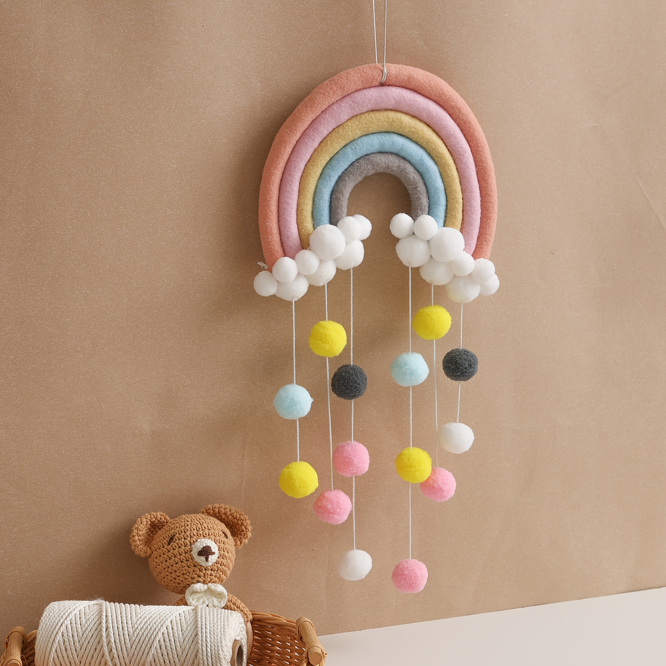   style  ow pom pom room decor