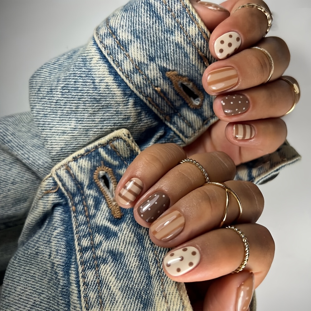 TEMU Faux Ongles à Coller Miel Thé Brun à Rayures et Pois, Courts Carrés, 24 Pièces de Faux Ongles Brillants. Idéal pour le Port en Automne et en