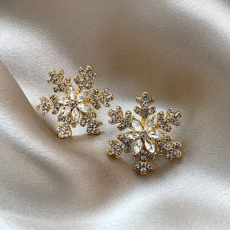 TEMU Paire de boucles d'oreilles clous de neige de Noël exquises, incrustées de synthétique pour un détail étincelant, parfaites pour un usage et les