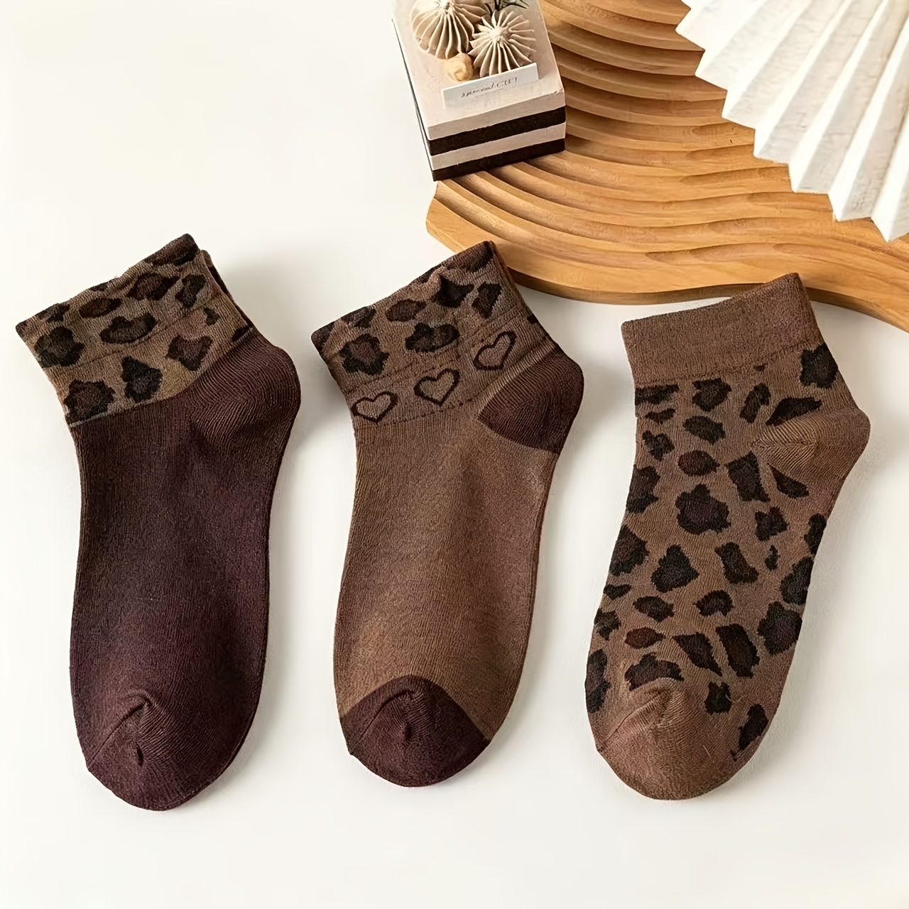 TEMU Lot de 3 paires de chaussettes courtes tendance pour femme, printemps/été, imprimé léopard , couleur , et polyvalentes