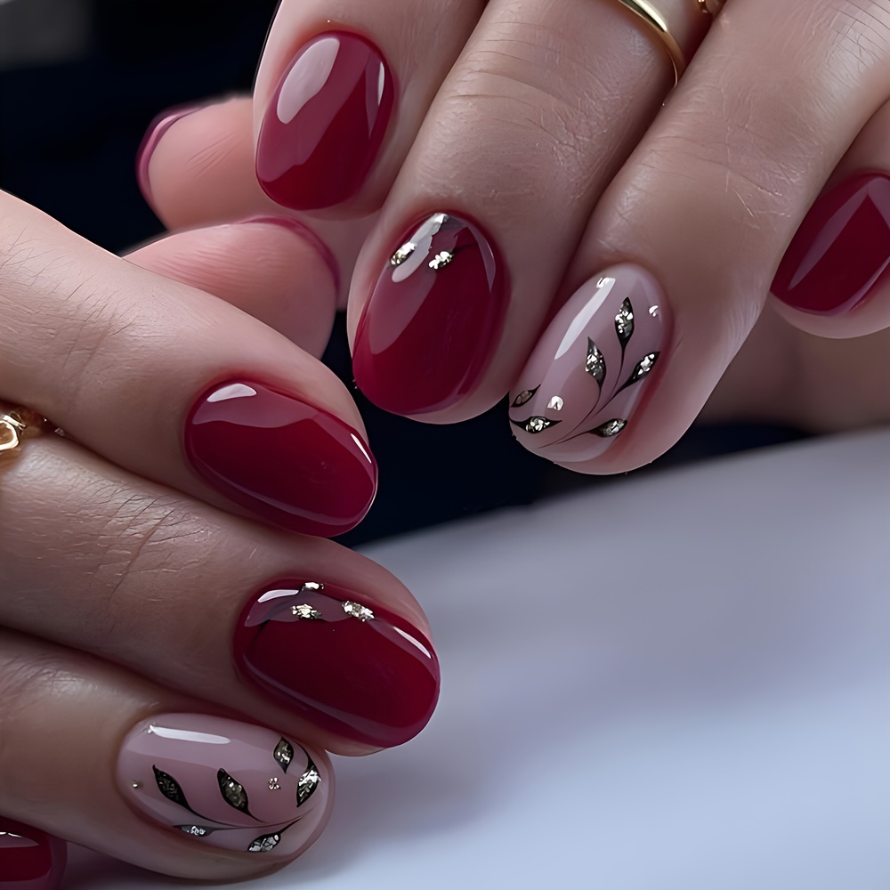 

Ensemble de 24 Ongles Carrés Courts Brillants en Vin avec Motif de Feuille - pour la Manucure de Mode Féminine