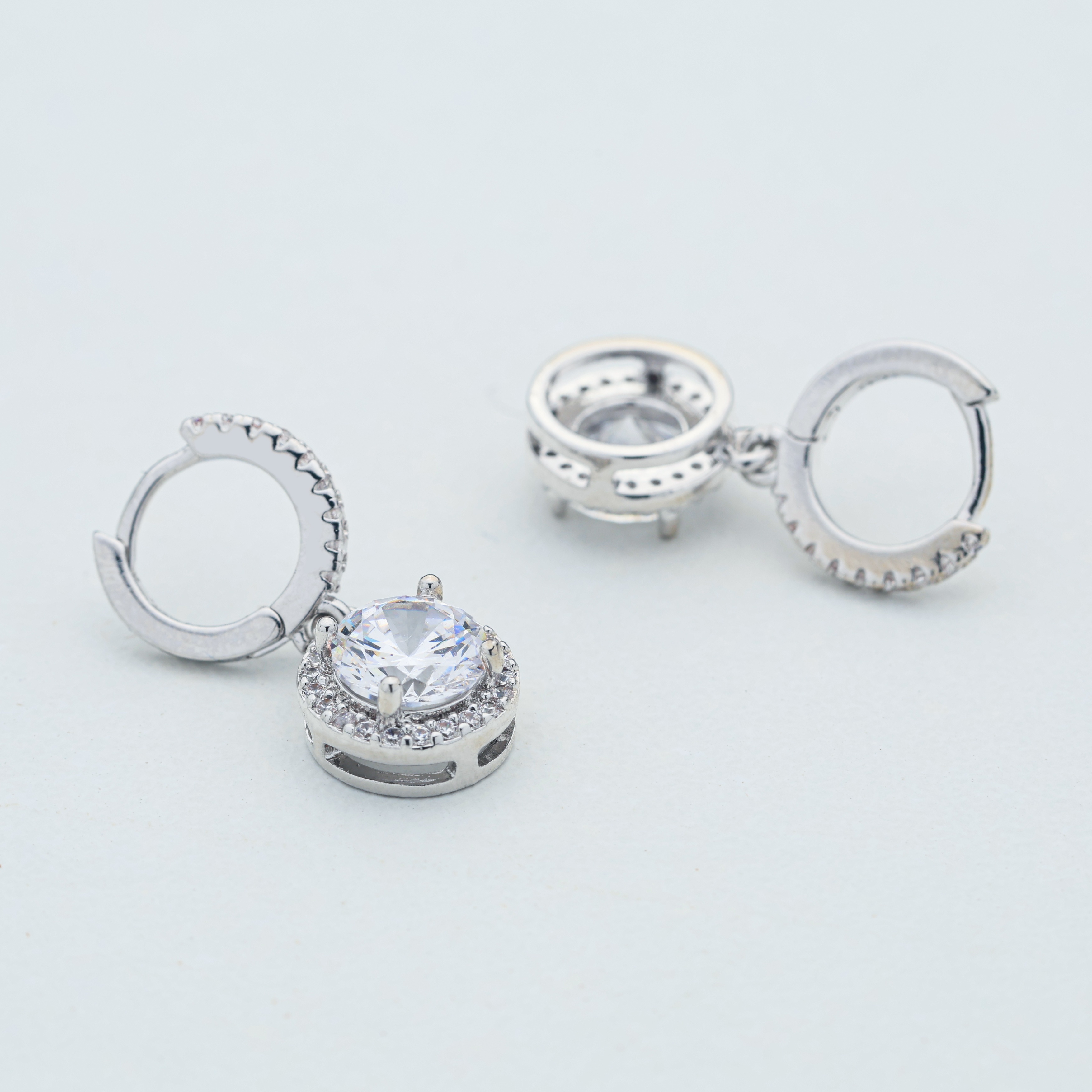 925 silver fashionable elegant 1ct moissanite pendant earrings are   for women on anniversary birthday engagement   valentines day christmas or wedding celebration gift box Product details 1