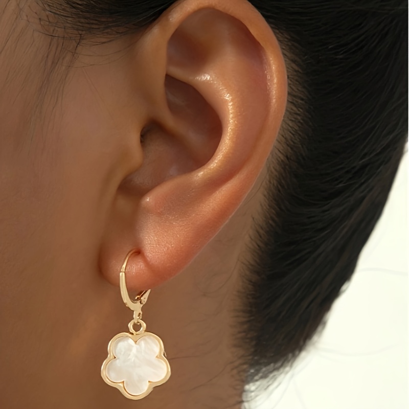 

Delicate Lucky Flower Pendant Hoop Earrings Zinc Alloy Jewelry Vintage Elegant Style For Women Dating Earrings