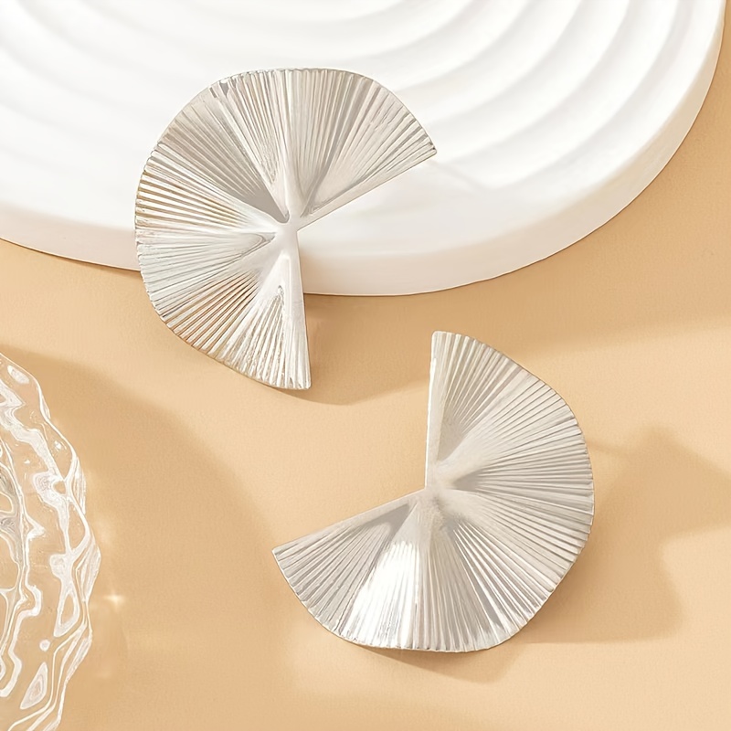 Minimalist Scalloped Stud Earrings for Everyday & Vacation Wear