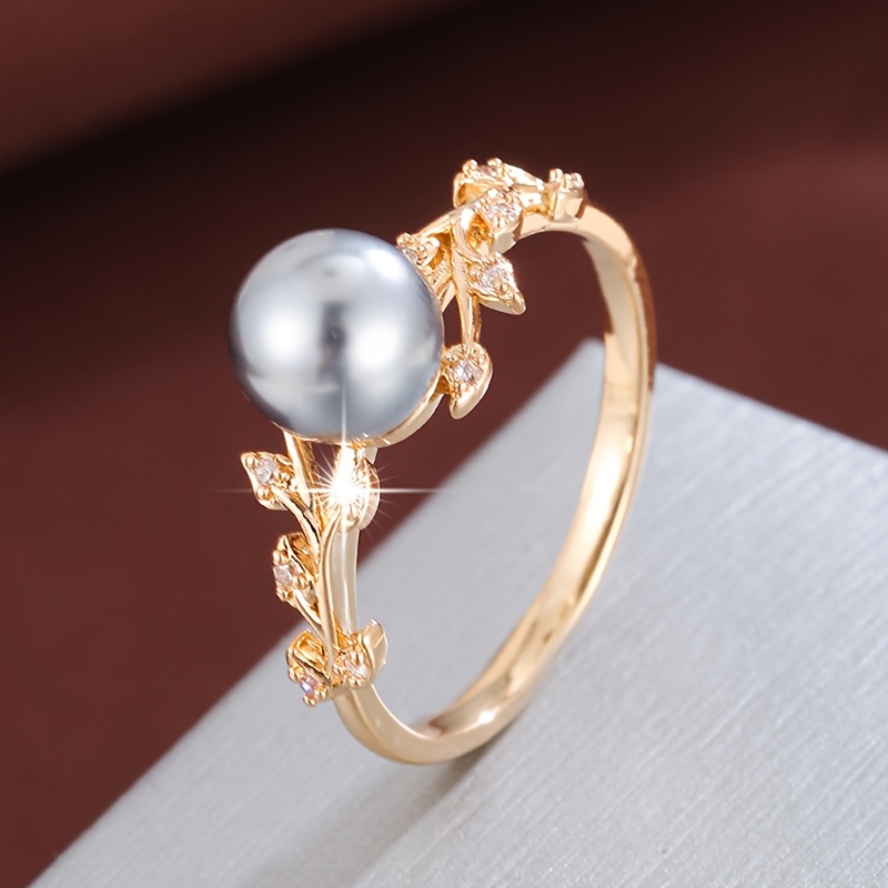 טבעת אלגנטית בעיצוב ענף זית ועלה עם זירקוניה מעוקבת ופנינה מלאכותית קיום לבן, מצופה חוש מושלמת