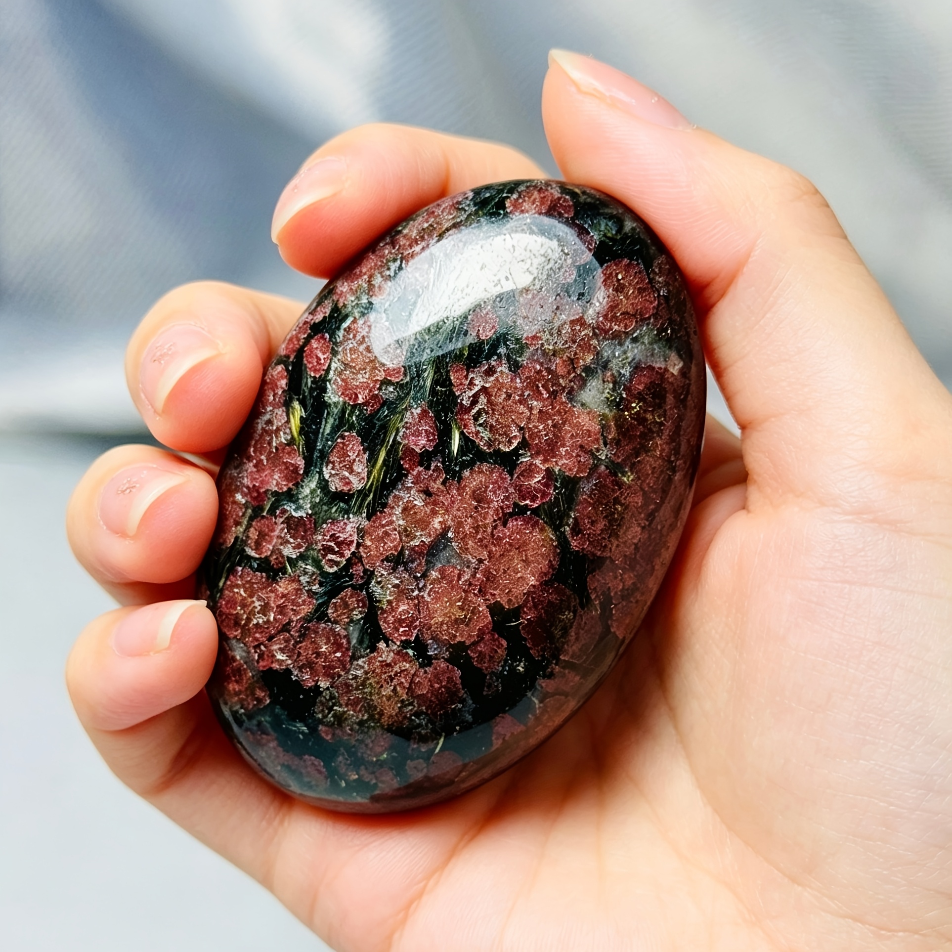 TEMU 1pc Garnet Palm Stone, Random 2-2.75'' Oval-shaped Crystals Home Decoration, Gift For Christmas, Mother's Day, Thanksgiving Day.