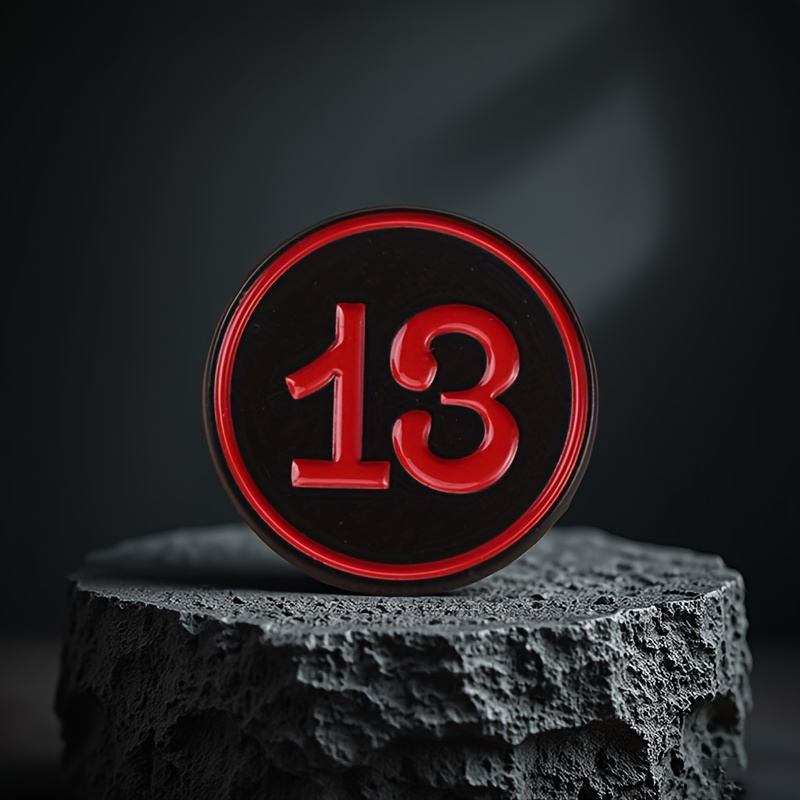 TEMU Pin de Número 13 – Diseño de Esmalte Negro y , Artículo Decorativo