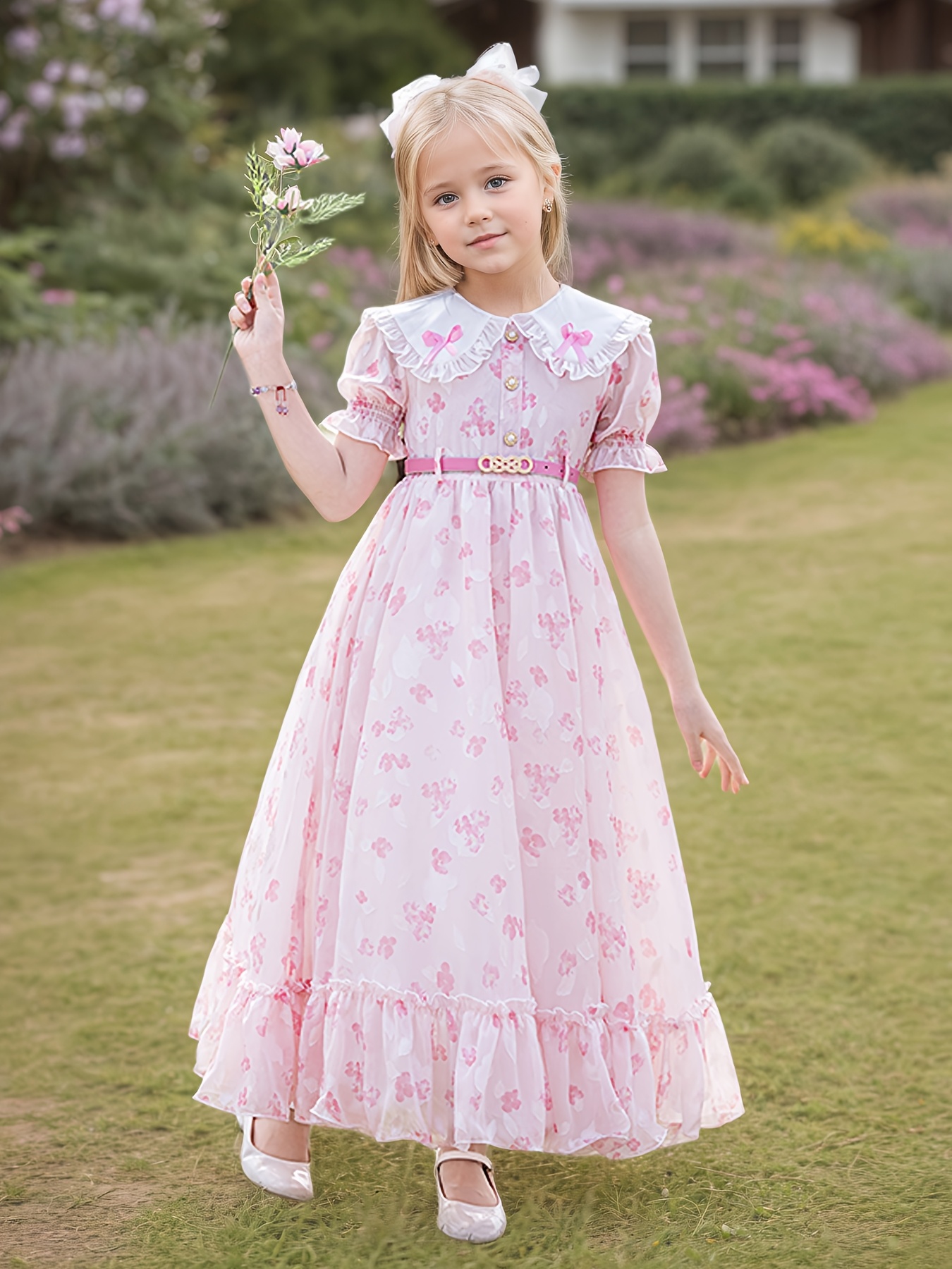 A girl's floral princess dress, a casual dress for daily wear, a printed  sweet * long dress, and a chiffon beach dress