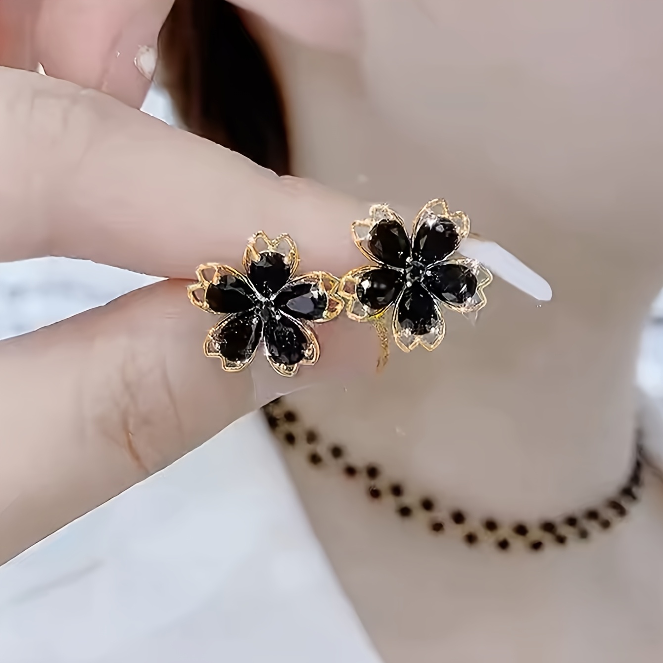 Image of Exquisite Five-petal Flower-shaped Earrings, With Sparkling Black Synthetic Zirconia, Featuring A That Outlines An Elegant Silhouette, Stylish And Versatile