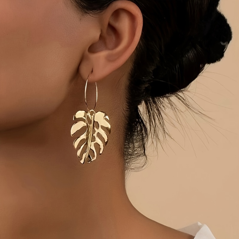

Delicate Golden Leaf Pendant Hoop Earrings Alloy Jewelry Elegant Vintage Style For Women Summer Party Ear Decor