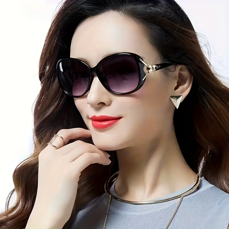 

Luxury Glasses For Women Brand Designer Gradient Fashion Sun Shades For Vacation Beach Travel Fashion Glasses