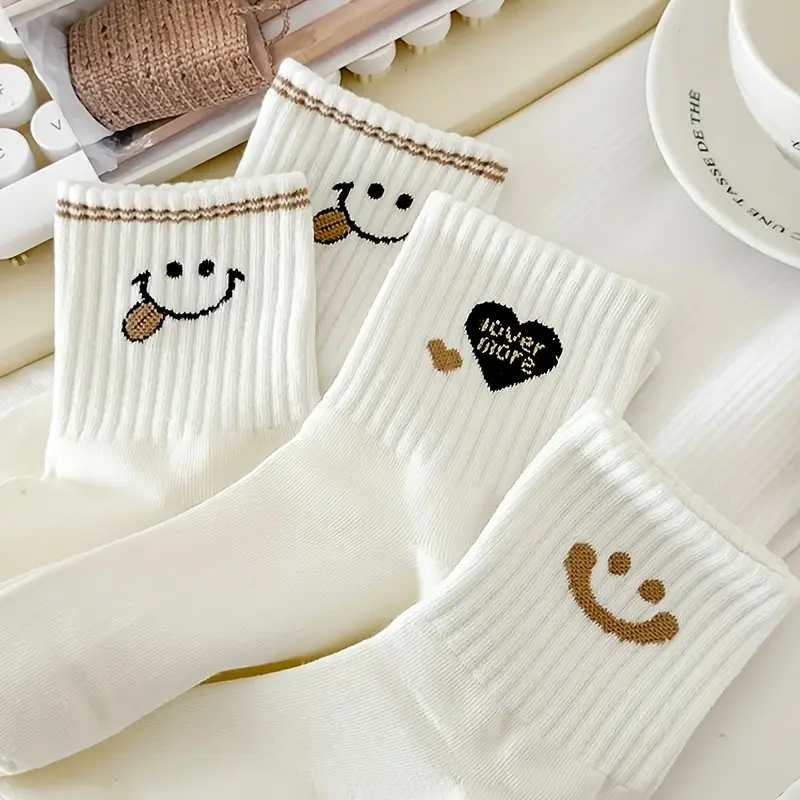 5 paires de chaussettes pour femmes avec des graphiques de dessins animés pour une . Détails du produit 0