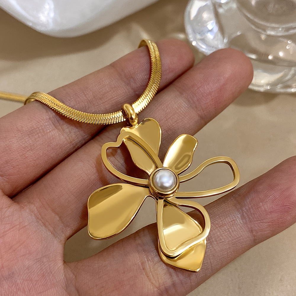 Golden Openwork Flowers Imitation Pearl Pendant Necklace