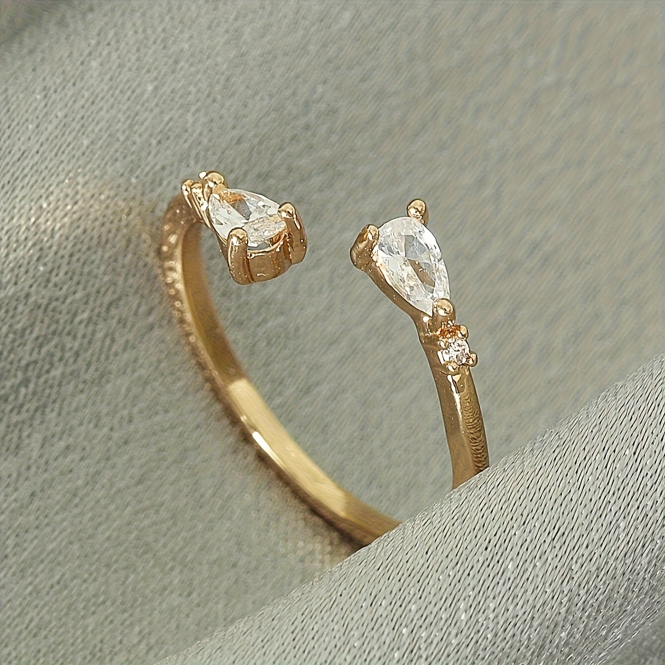 A Water Drop Zirconia Opening Design Copper Micro-inlaid Zirconia Ring Is Suitable For Women' Wear